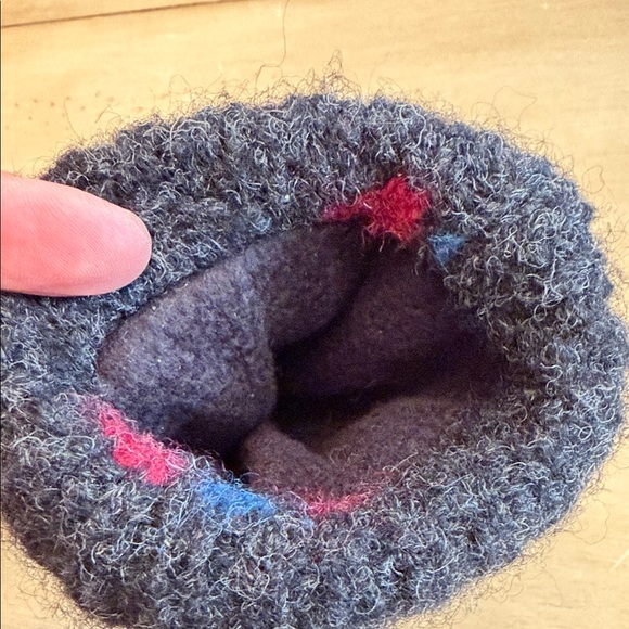 Extra Warm, wool Black Mittens with Red Floral Pattern - Picture 4 of 4